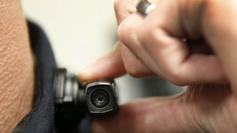 Los policías portarán una cámara corporal