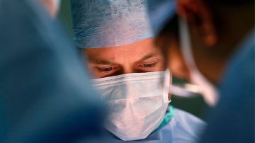 Cirujano plástico de Florida se hace viral por difundir los resultados de sus operaciones