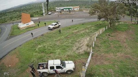 Comando armado secuestra a civiles