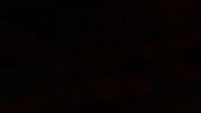 Contrata a un ladrón para que le robe el celular a su novio y descubra si le es infiel