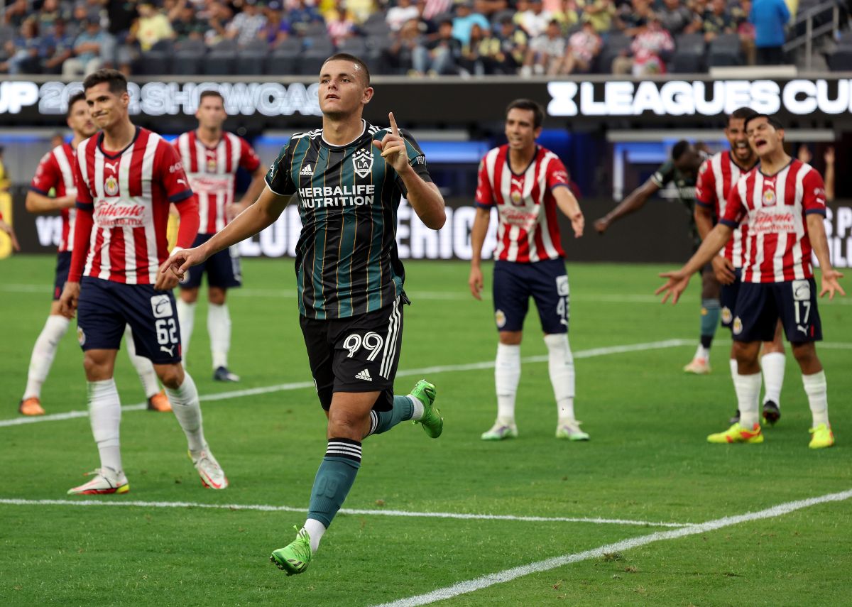The LA Galaxy comfortably prevail over some Chivas that do not raise their heads even in friendlies
