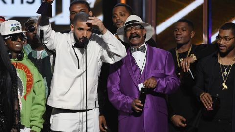 Drake y su padre, Dennis Graham.