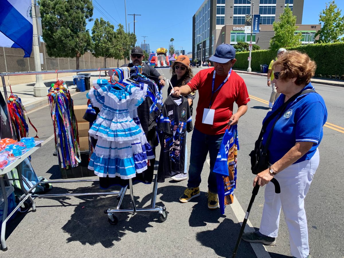 Celebran con orgullo y fiesta el Día del Salvadoreño en Los Ángeles