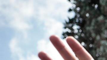 El delantero uruguayo Edinson Cavani a su llegada este lunes a València para firmar por el Valencia CF.