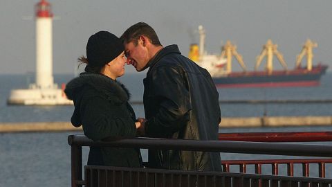 Ella es la Suggar Mommy que le da a su novio 20 mil dólares al mes por ser buen chico