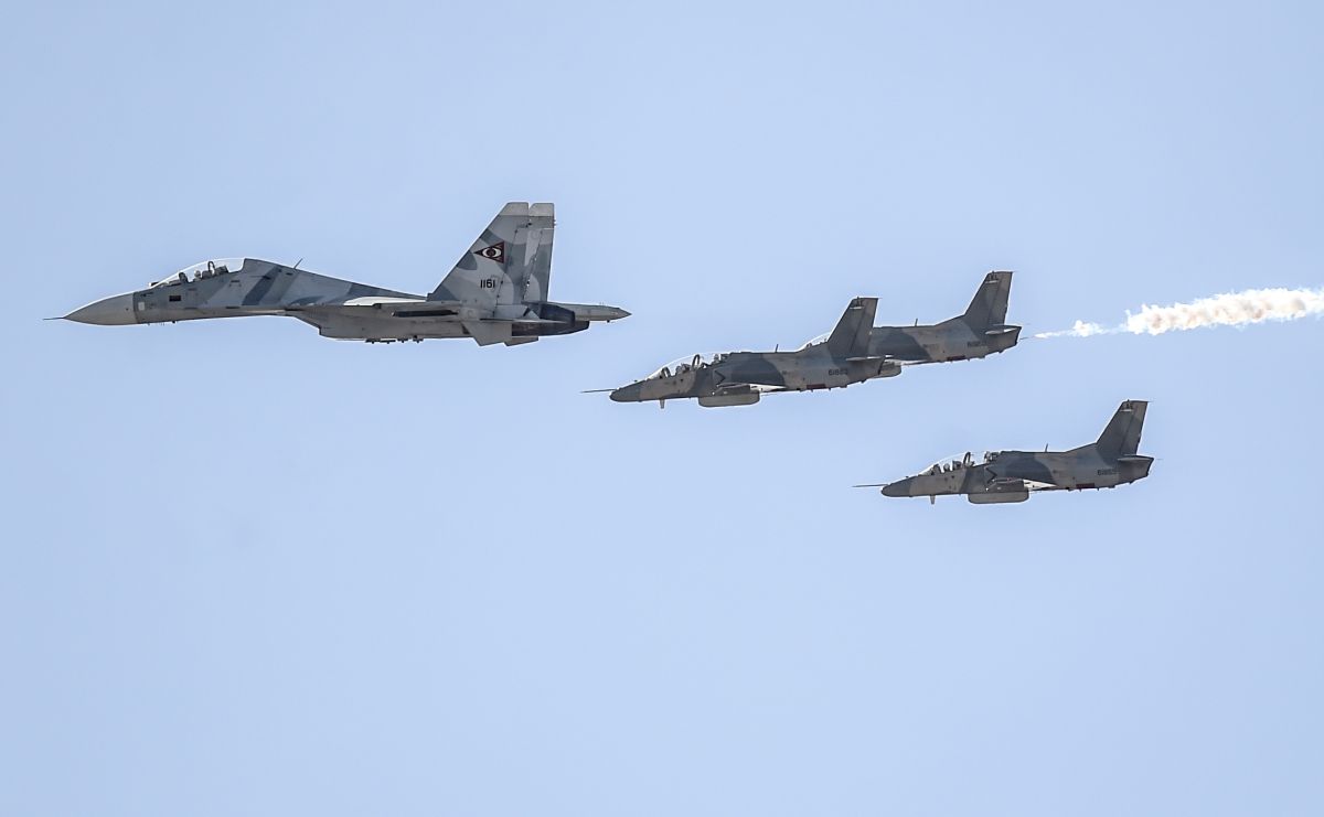 Flota de 27 aviones de combate chinos irrumpen en espacio aéreo de Taiwán en medio de temores de una inminente invasión - La Opinión