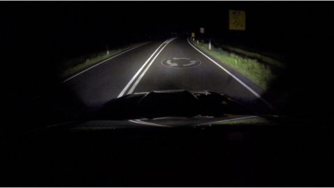 Los faros de alta resolución de Ford podrían proporcionar información sobre lo que se avecina para facilitar la conducción nocturna.