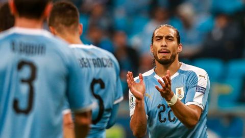 El central uruguayo estará hasta el final de la temporada con el cuadro de Los Ángeles.