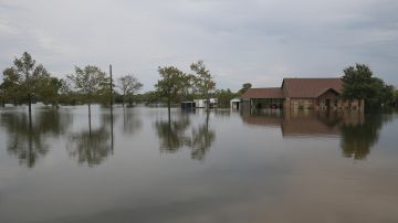 Greg Abbott firmó declaración de desastre para 23 condados afectados por las graves inundaciones