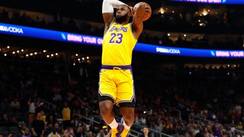 LeBron sigue dando de que hablar fuera de las canchas de la NBA.