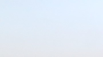 Dean Karnazes muestra algunas de sus medallas.