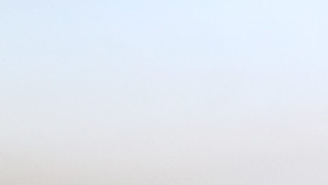 Dean Karnazes muestra algunas de sus medallas.