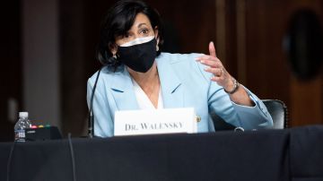 Los CDC fallaron en la respuesta a la pandemia en EE.UU., reconoce directora Walensky