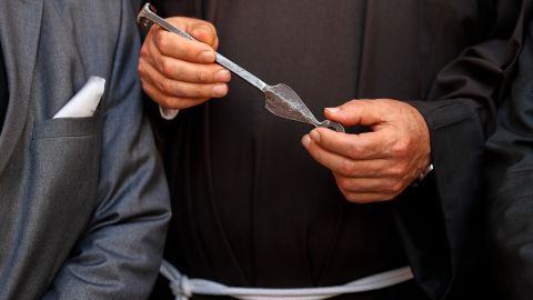 VIDEO: Sacerdote ruso golpea con un crucifijo a cura ucraniano