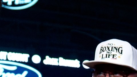 Isaac 'Pitbull' Cruz (c), siempre acompañado de su padre Don Isaac Cruz (d) en sus peleas.