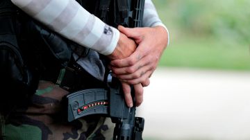 Hombre armado con un AR-15 intenta entrar en la sede del FBI en Cincinnati