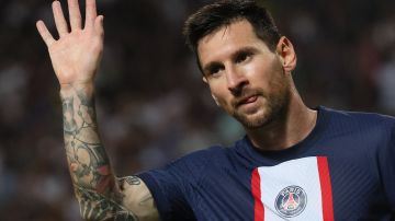 Lionel Messi defiende a pequeño fan del PSG que era jaloneado por el personal de seguridad