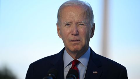 Joe Biden sigue dando positivo a la COVID-19 pero se encuentra bien y seguirá aislado