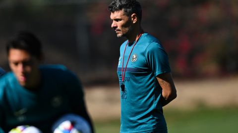 Fernando 'Tano' Ortiz, entrenador del América, en el ojo del huracán por los malos resultados cosechados.