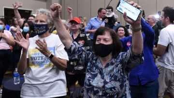 En Kansas los votantes bloquearon una enmienda para legislar en contra del aborto.
