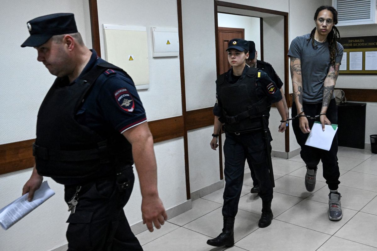 Griner acaba de ser condenada en un tribunal ruso a 9 años de prisión por cargos de "drogas".