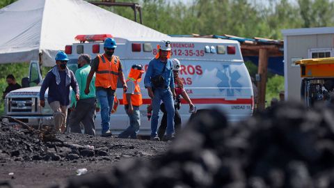 AMLO viaja a Sabinas Coahuila para evaluar situación de los 10 mineros atrapados en mina