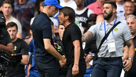 Tuchel y Conte terminaron expulsados con tarjeta roja.