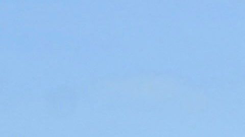 Soldados taiwaneses junto a un cañón antiaéreo GDF-006 de fabricación suiza en la Base de la Fuerza Aérea de Hualien el 18 de agosto de 2022.