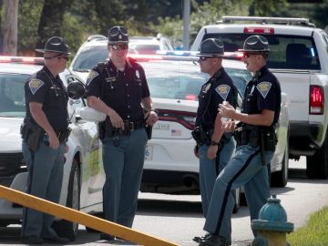 Tras grabación que revela brutal paliza a un hombre en Arkansas, suspenden a tres policías
