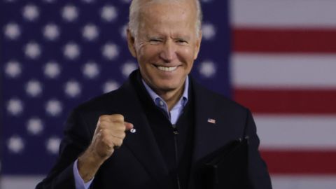 La popularidad del presidente Biden registra una ligera alza.