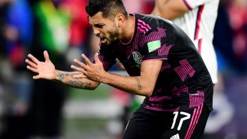 El mundo del fútbol y la prensa argentina reaccionan a la lesión del "Tecatito" Corona: "México pierde a su figura para el Mundial"