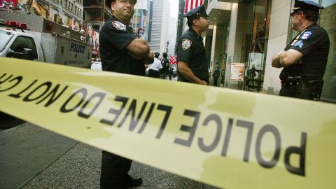 El término “crimen organizado” en realidad no existía en los Estados Unidos antes de la Prohibición . Las bandas criminales se habían vuelto locas en las ciudades estadounidenses desde finales del siglo XIX, pero en su mayoría eran bandas de matones callejeros que realizaban pequeñas extorsiones y negocios de usurpación.