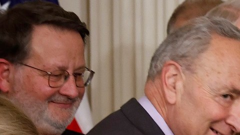 La popularidad del presidente Biden ha mejorado tras la firma de leyes con impacto en la economía.