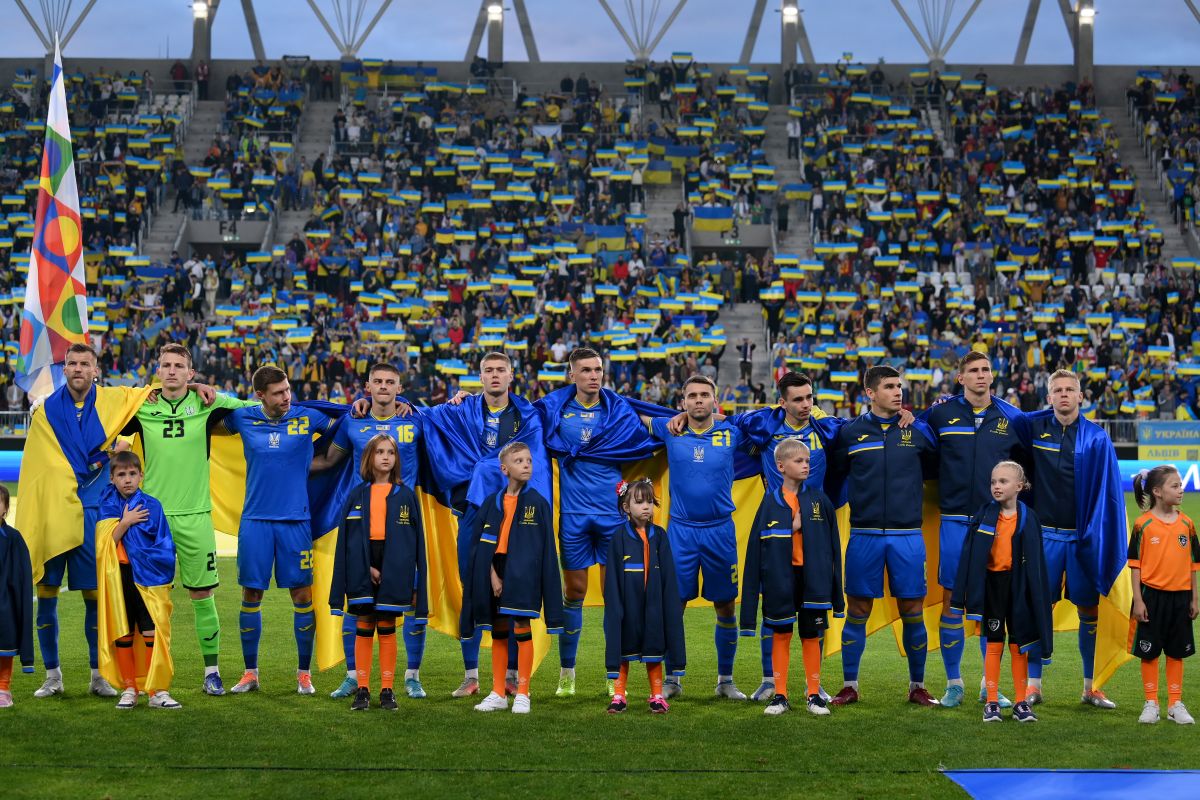 Without fans and with bomb shelters, Ukrainian football returns to action after more than 6 months