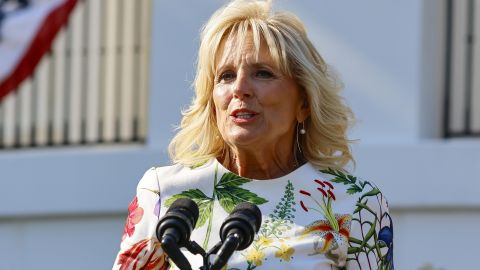 Primera dama Jill Biden da negativo a COVID y regresará a Washington