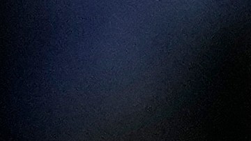 El reportero continuó su trabajo a pesar de la fractura.