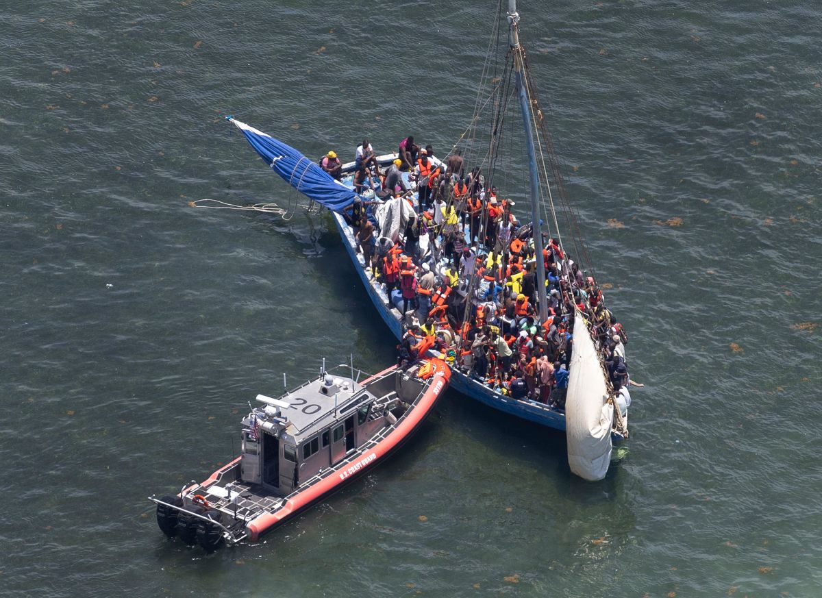 En total, 331 inmigrantes fueron detenidos cerca de Cayo Largo, lo que ejemplifica el aumento de personas que intentan llegar en frágiles embarcaciones.