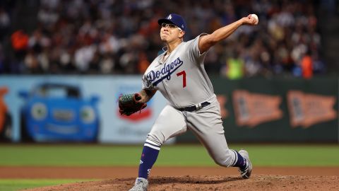 Julio Urías estuvo intratable en la lomita ante los Giants.