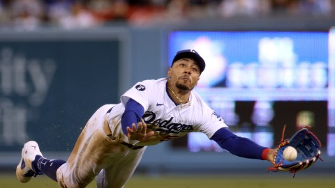 El jardinero Mookie Betts ha sido uno de los mejores peloteros en los Dodgers.
