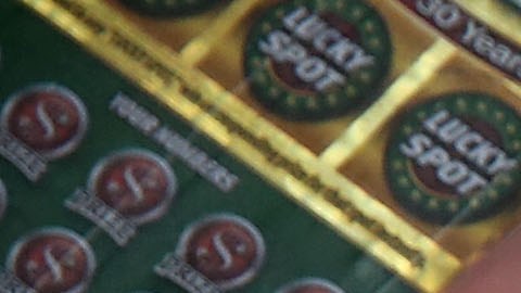 Hispano compra billete de lotería para obtener monedas y usarlas en la lavandería, pero gana premio de $250,000