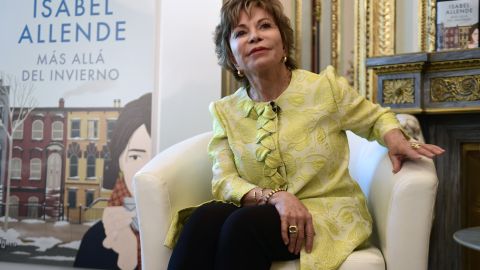 La escritora chilena Isabel Allende posa durante la presentación de su libro "Mas alla del invierno" en Madrid el 5 de junio de 2017.