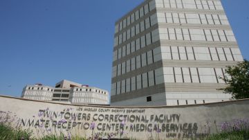 Los Angeles, UNITED STATES: The Twin Towers Correctional Facility in Los Angeles where hotel heiress Paris Hilton is currently being held in custody for medical treatment, 08 June 2007 Los Angeles Superior Court Judge Michael Sauer ordered Hilton returned to a Los Angeles County jail to serve out the remainder of her 45-day sentence for violating probation in an alcohol-related reckless driving case. AFP PHOTO / Robyn BECK (Photo credit should read ROBYN BECK/AFP via Getty Images)