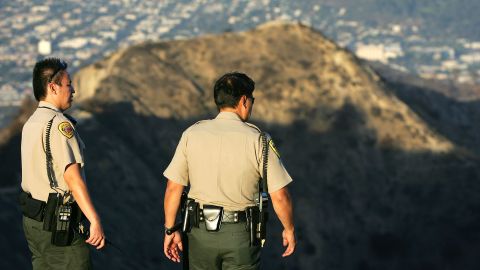 Guardaparques ayudaron a preservar el lugar donde apareció una mujer colgada en Griffith Park.