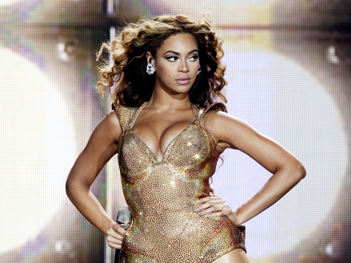 Beyoncé en Washington DC lució sensual atuendo de abeja y pagó 100