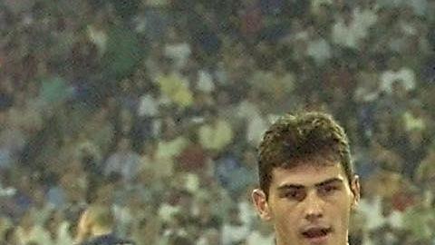Figo llegó por 60 millones de dólares al Real Madrid.