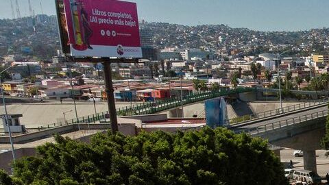 Gobierno de Biden pondrá fin al Quédate en México, lo que permitirá a solicitantes de asilo esperar en Estados Unidos