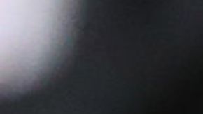 Hace firmar un contrato a su novio que lo obliga a pagar sus deudas si le es infiel