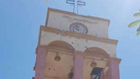 Iglesia dañada por balazos