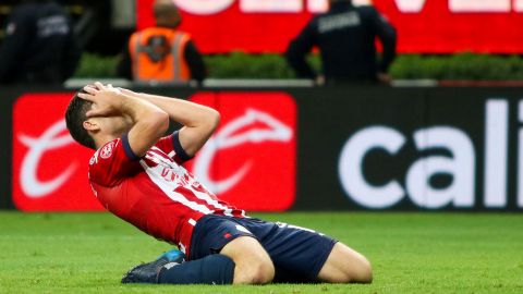 Santiago Ormeño en lamento durante el Clásico Tapatío.