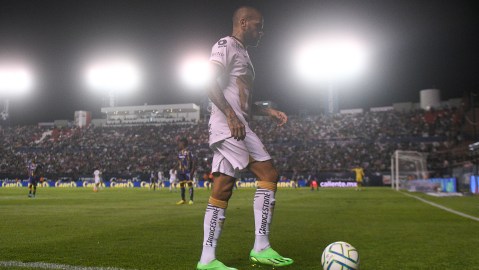 Dani Alves y Pumas UNAM tienen un nuevo problema en México.